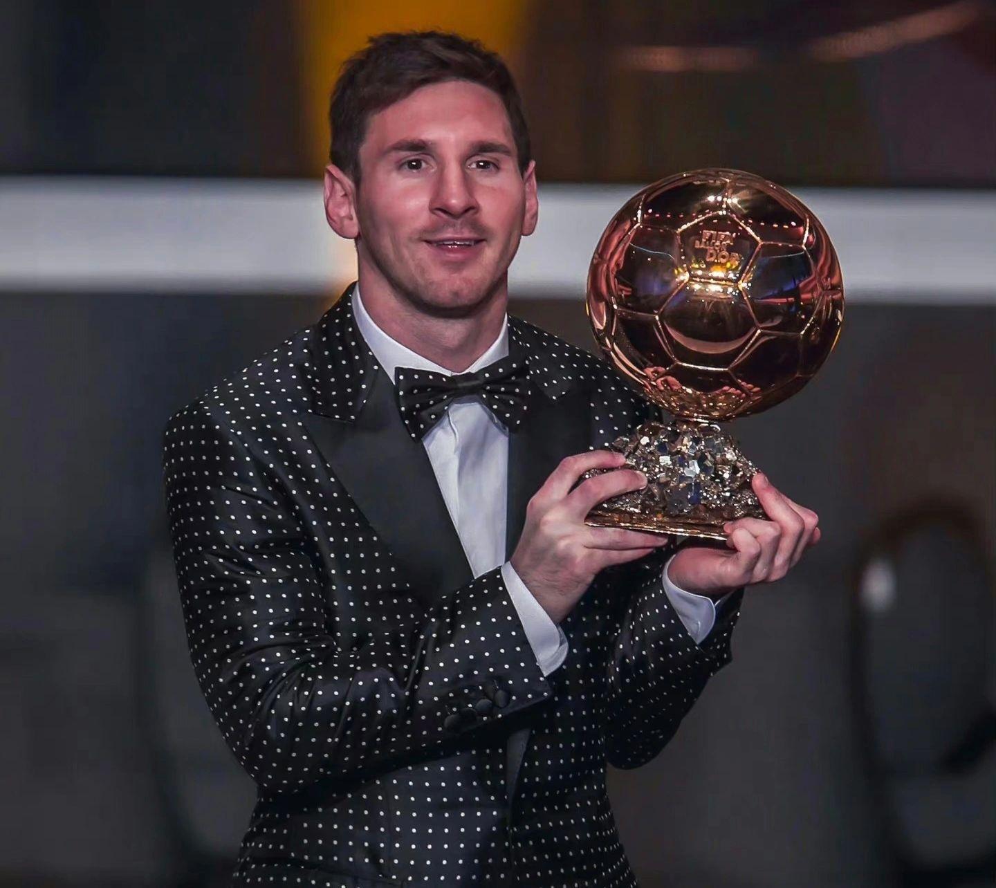 开云官网-金球奖得主参加友谊赛，与橙队对决