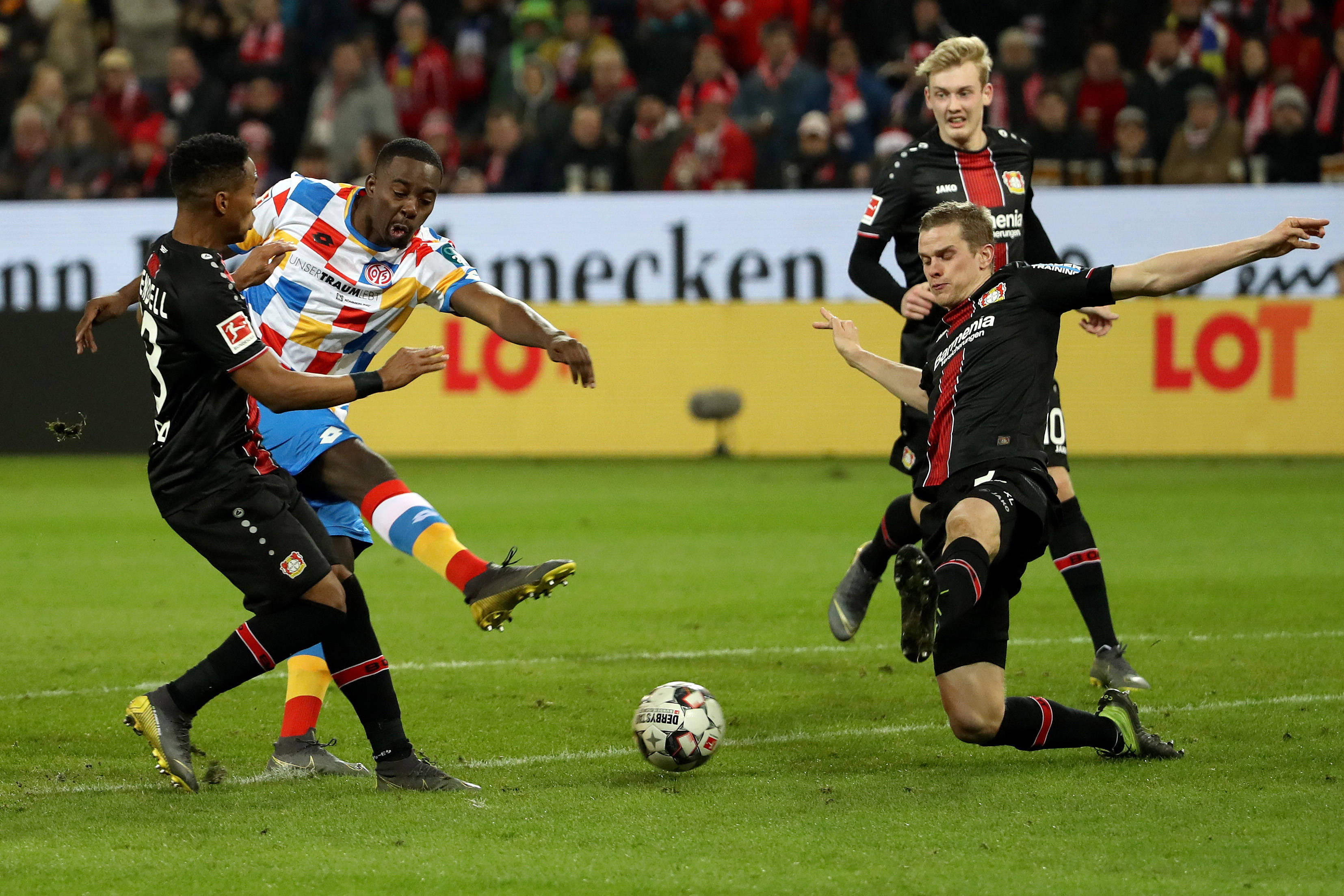 开云体育app-奥格斯堡队在近期比赛中迎来连胜