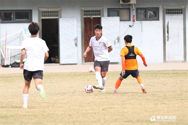 佛山海牛球队表现不俗,成为令人关注的黑马 佛山海牛球队表现不俗,成为令人关注的黑马