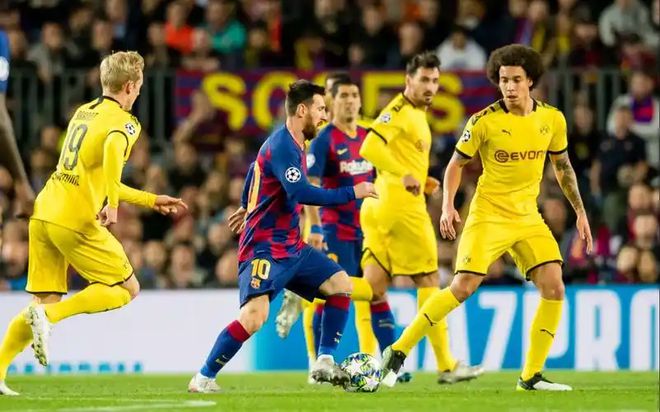 开云体育入口-包含足球场上强强对话，谁能捧起胜利之杯？的词条