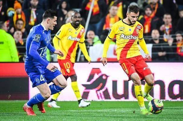 弗赖堡球队在德国足球联赛中迅速崭露头角的简单介绍 弗赖堡球队在德国足球联赛中迅速崭露头角的简单介绍