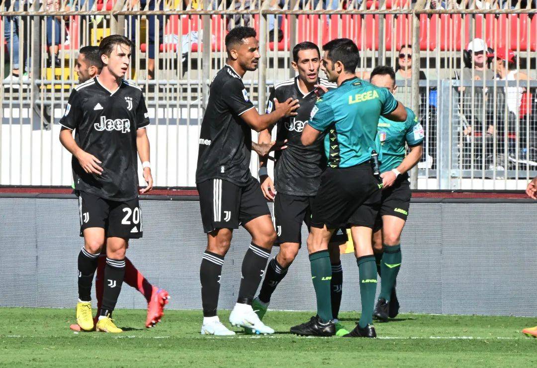 冠军联赛巅峰对决：尤文图斯抢得胜利