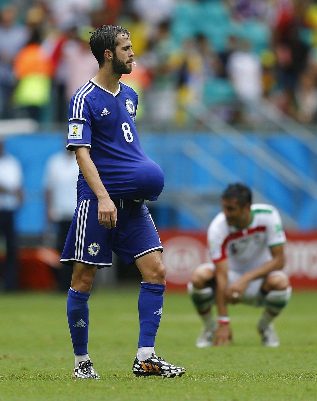 开云体育官方网站-巴萨中场皮亚尼奇受伤，或将休战数周