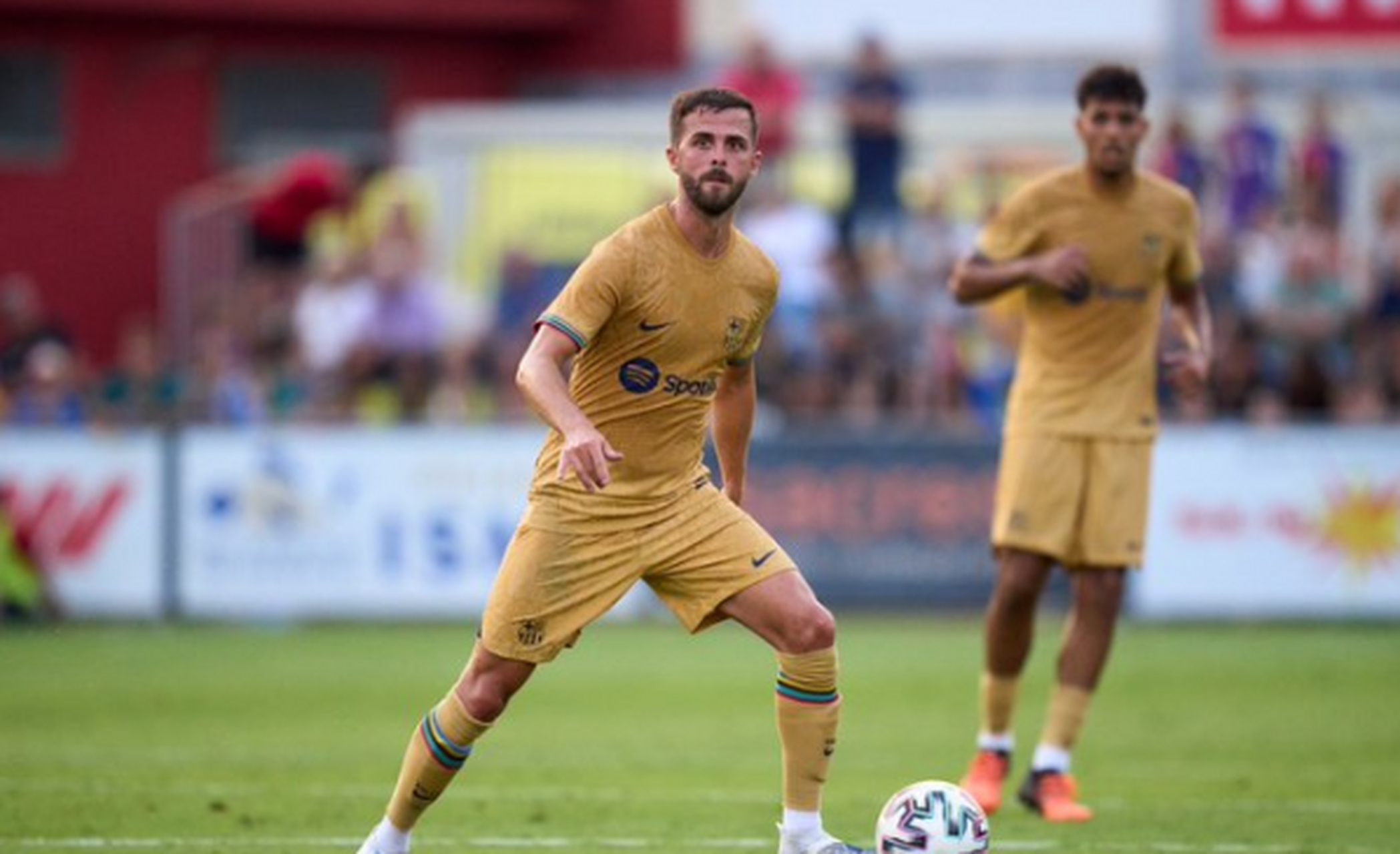 巴萨中场皮亚尼奇受伤,或将休战数周 巴萨中场皮亚尼奇受伤,或将休战数周