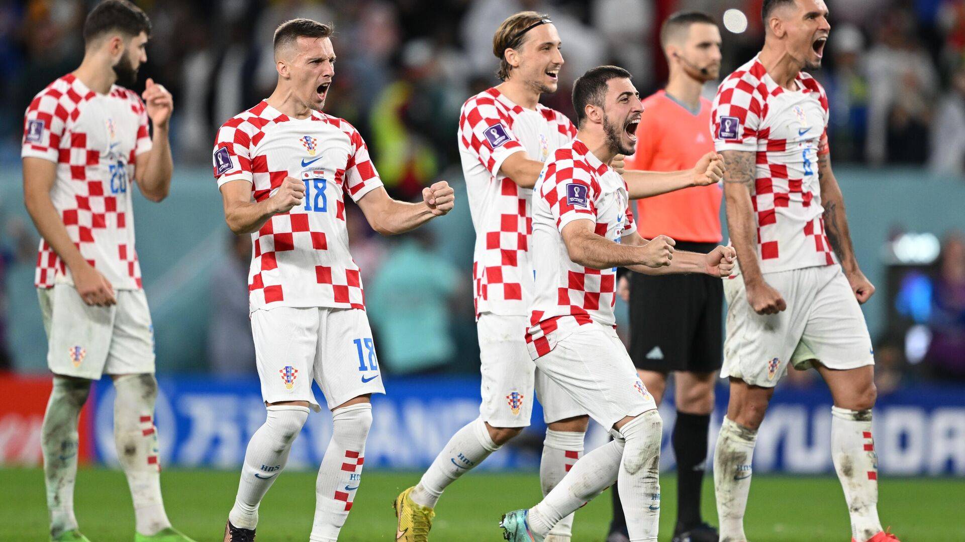 克罗地亚队经历激烈对抗,成功突围晋级 克罗地亚队经历激烈对抗,成功突围晋级