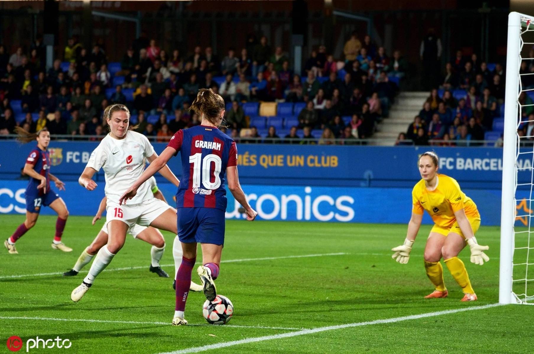 开云下载-欧洲女足冠军联赛，巴塞罗那女足取得胜利
