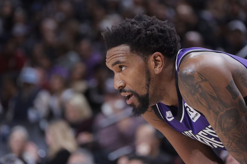 包含黄蜂爆冷击败掘金，重回东部前八的词条