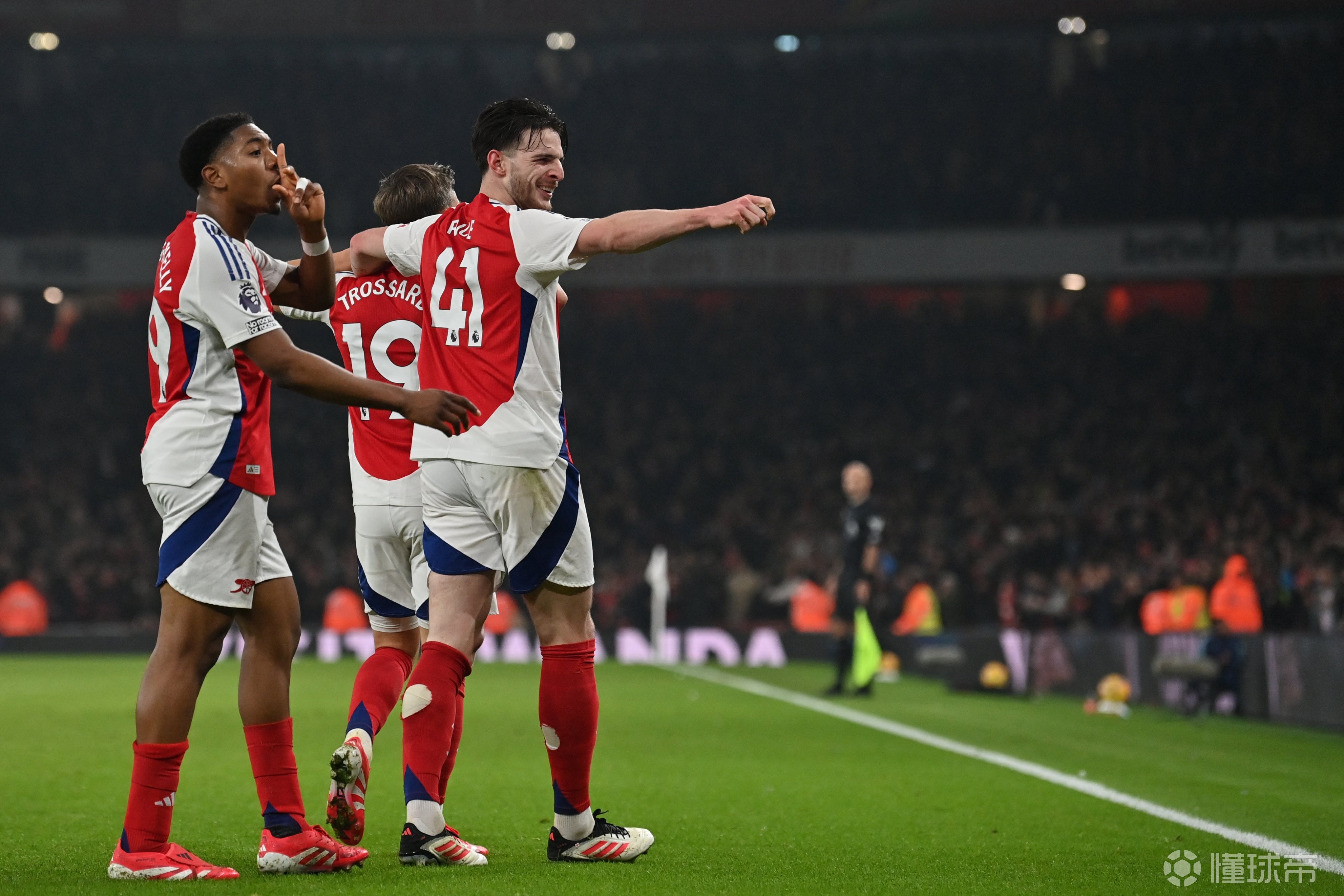 开云体育APP下载-包含欧冠资格赛复赛首轮战罢，球迷心情沸腾的词条