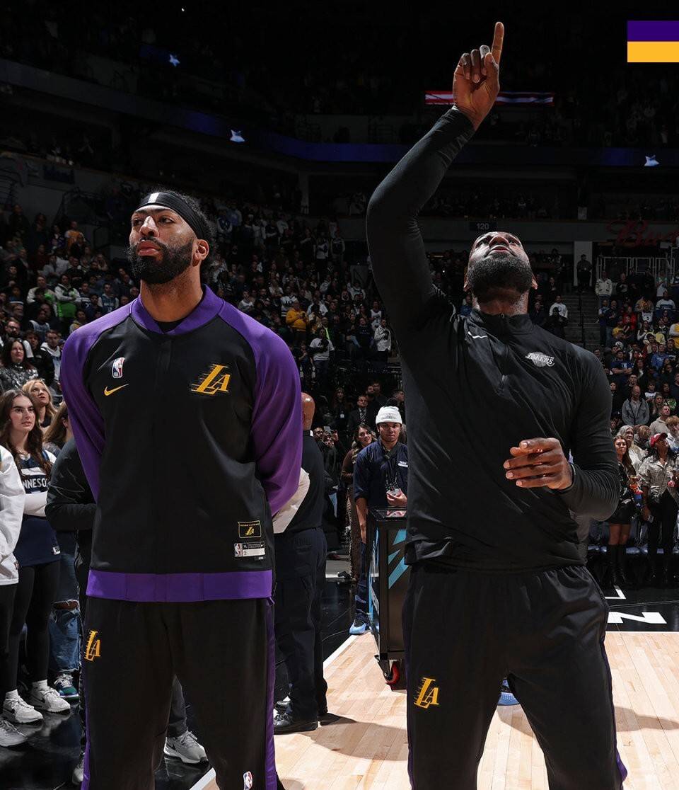 湖人战绩连败，詹姆斯面临考验