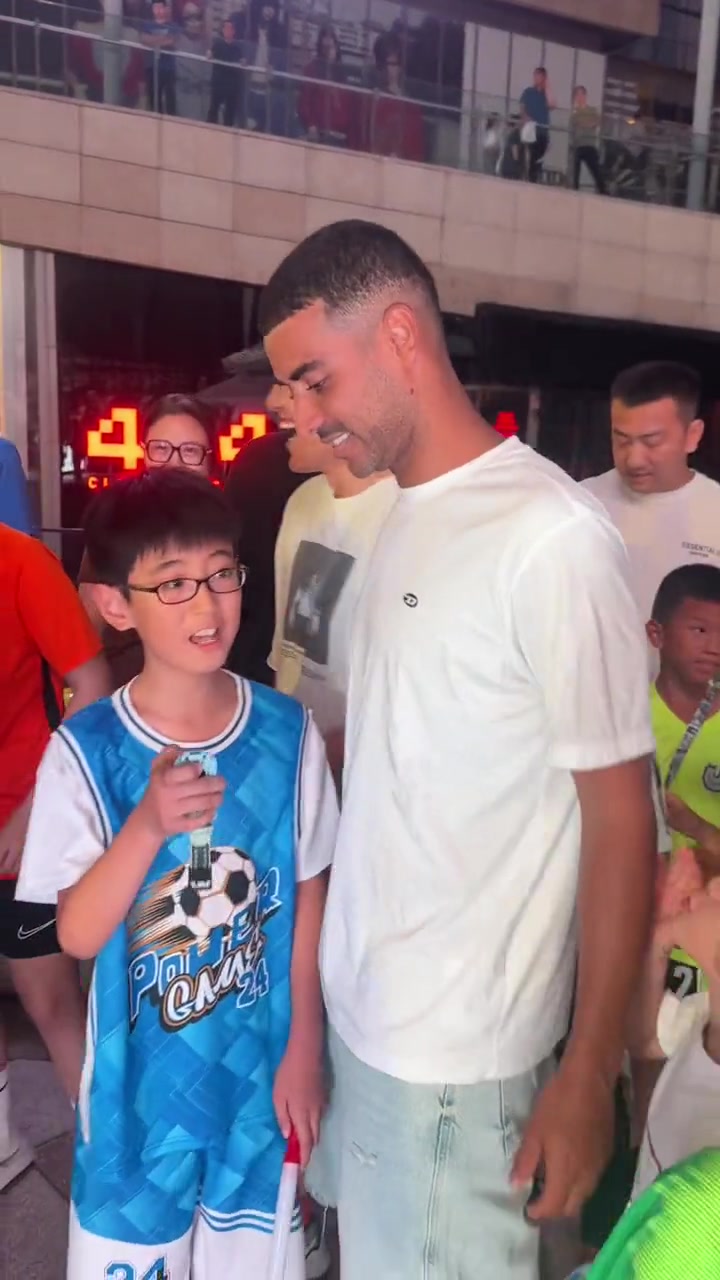 包含射手梅开二度,助球队击败强手的词条 包含射手梅开二度,助球队击败强手的词条