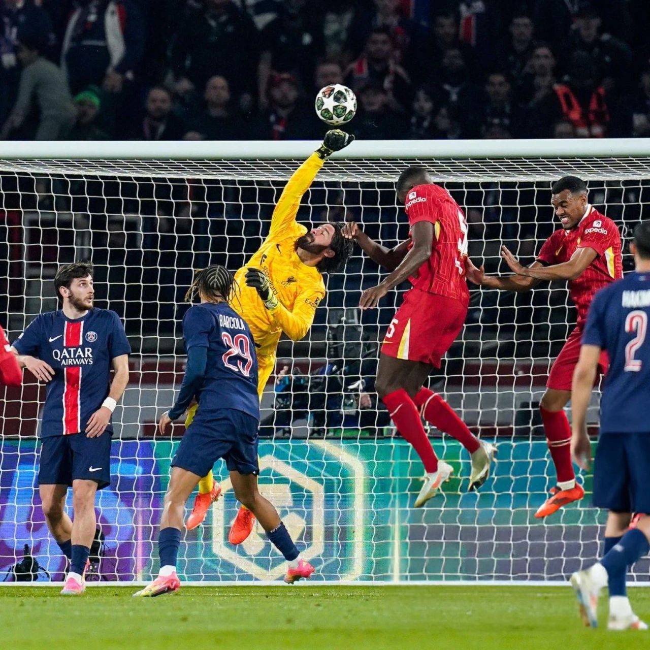 包含内马尔遭遇法国队晋级,欧冠局势紧张的词条 包含内马尔遭遇法国队晋级,欧冠局势紧张的词条