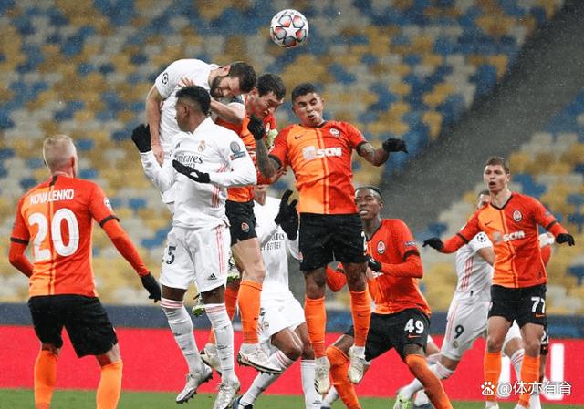 开云体育-欧洲足球赛事再掀风暴，一触即发