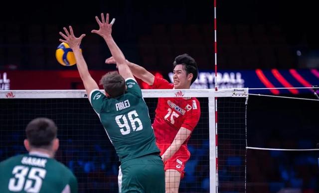 开云体育APP下载-双方拼尽全力，谁能笑到最后