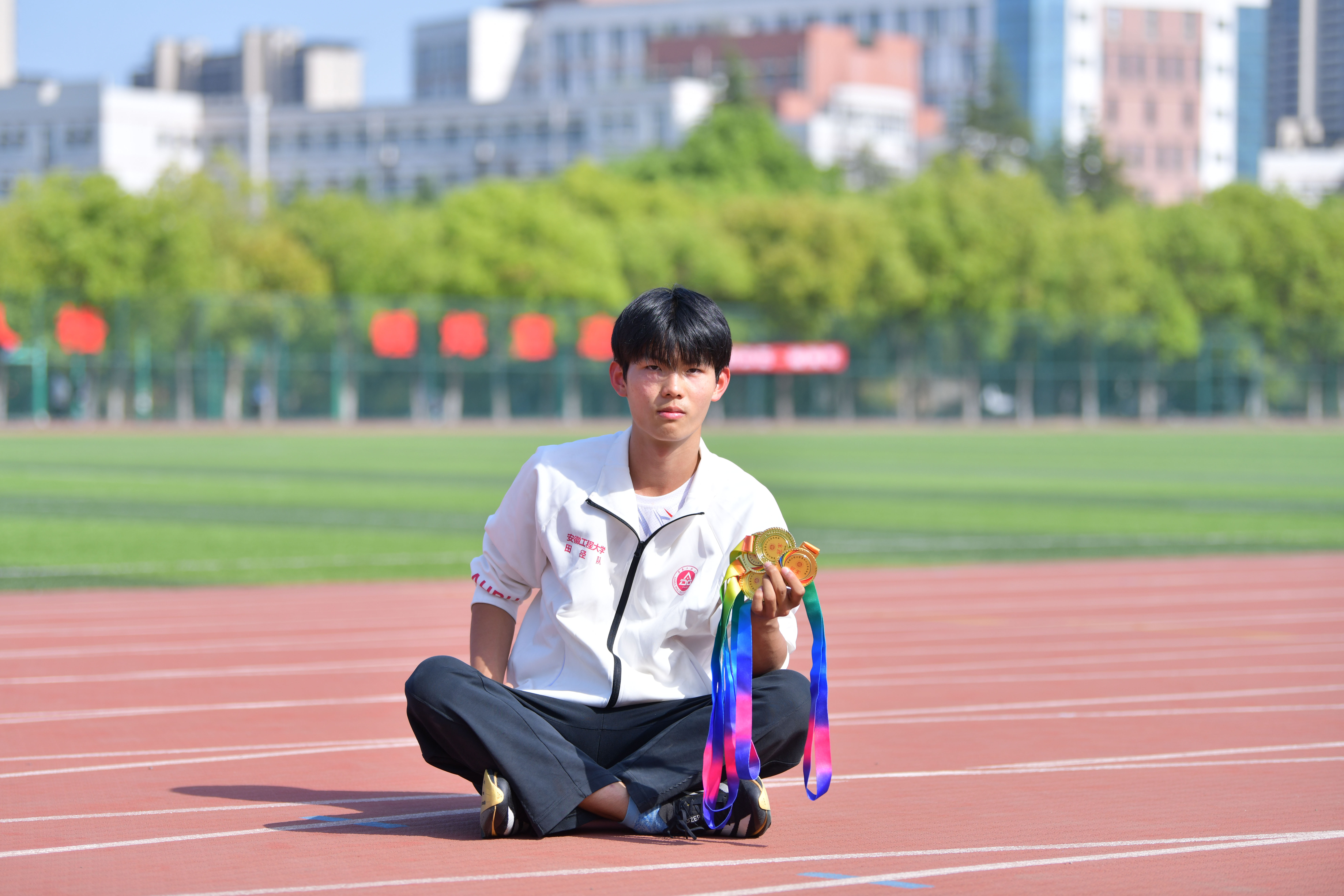 包含运动员拼尽全力,奋勇争先展现冠军风采的词条 包含运动员拼尽全力,奋勇争先展现冠军风采的词条