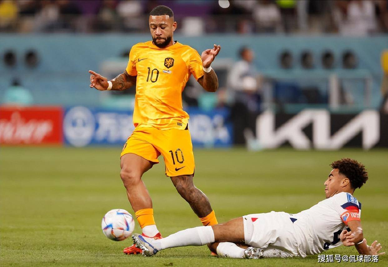 开云体育APP下载-边路速度型前锋连入两球，对手疲于防守无力反击的简单介绍