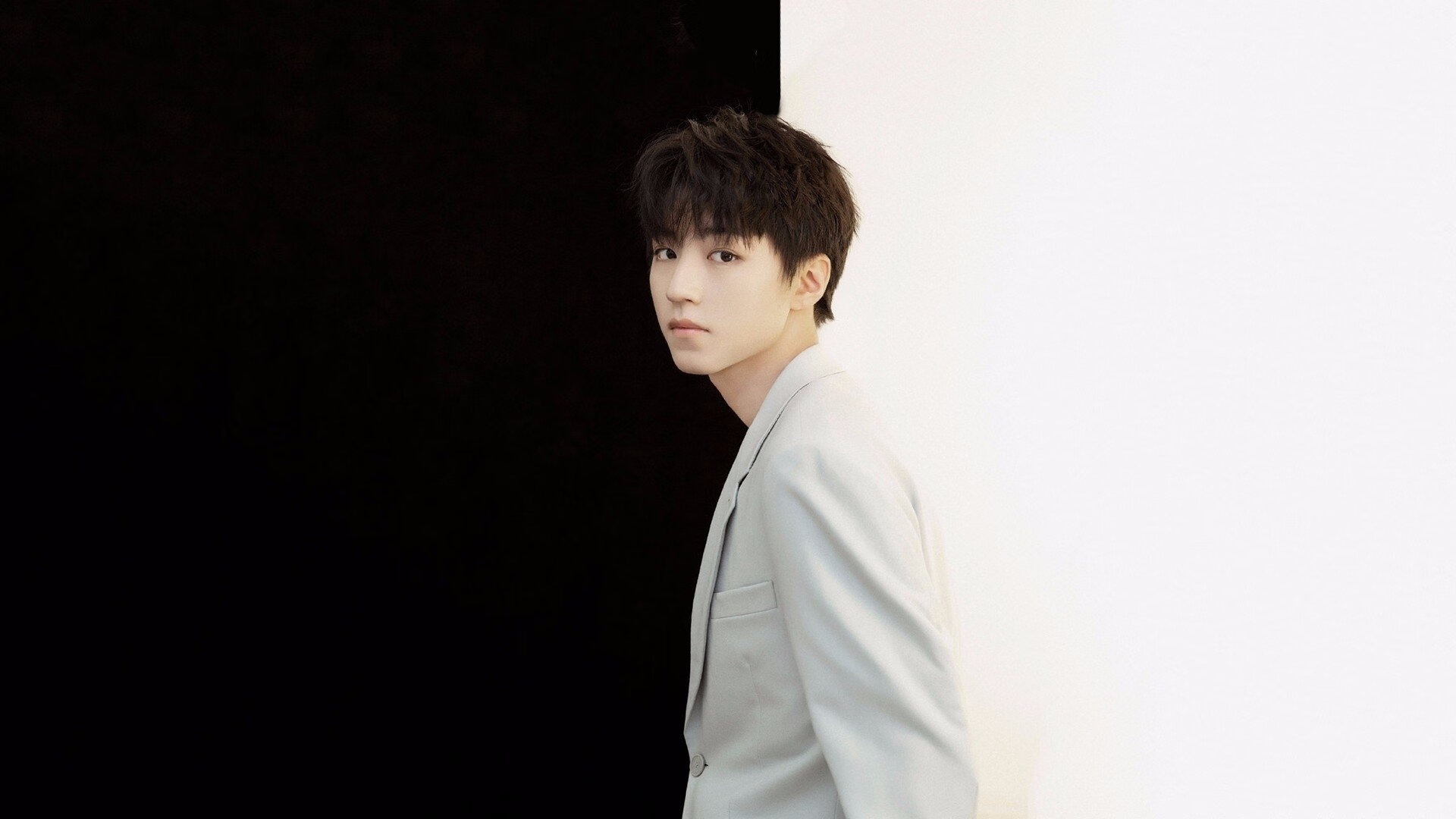 欧文空砍45分难救主，勇士团队篮球强势击溃爵士