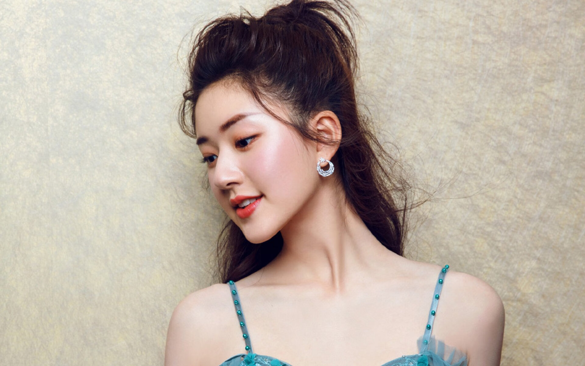 开云体育平台APP-跨界风暴，阿森纳足球征服苏格兰，梅西赛车传奇接管F1争冠