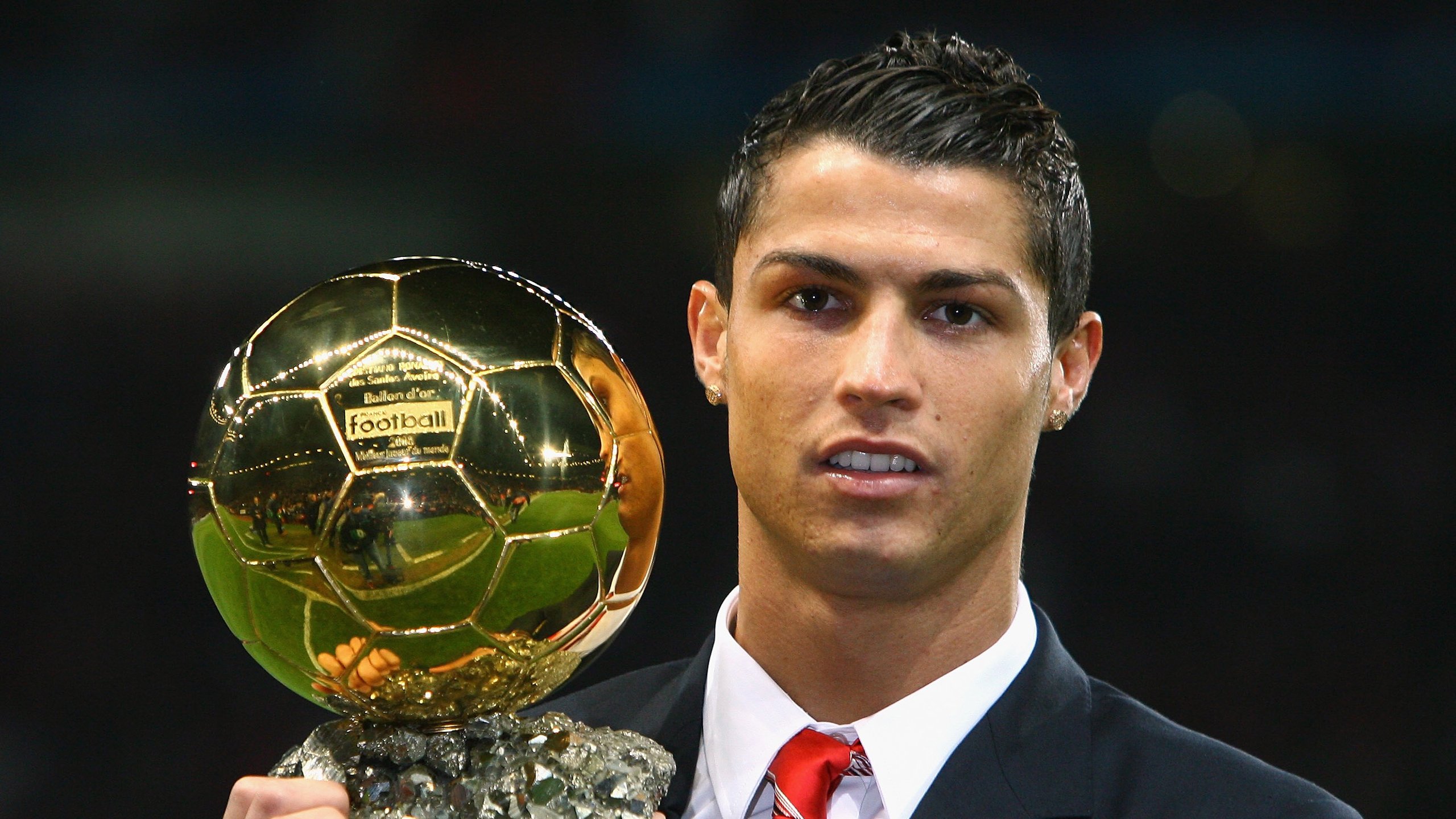 当引擎轰鸣遇见球场奔袭，F1新赛季揭幕战之夜与英格拉姆的攻防转换艺术